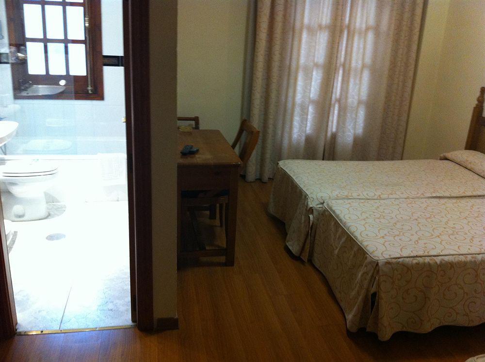 La Curva Hotel *