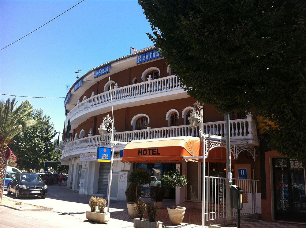 La Curva Hotel *